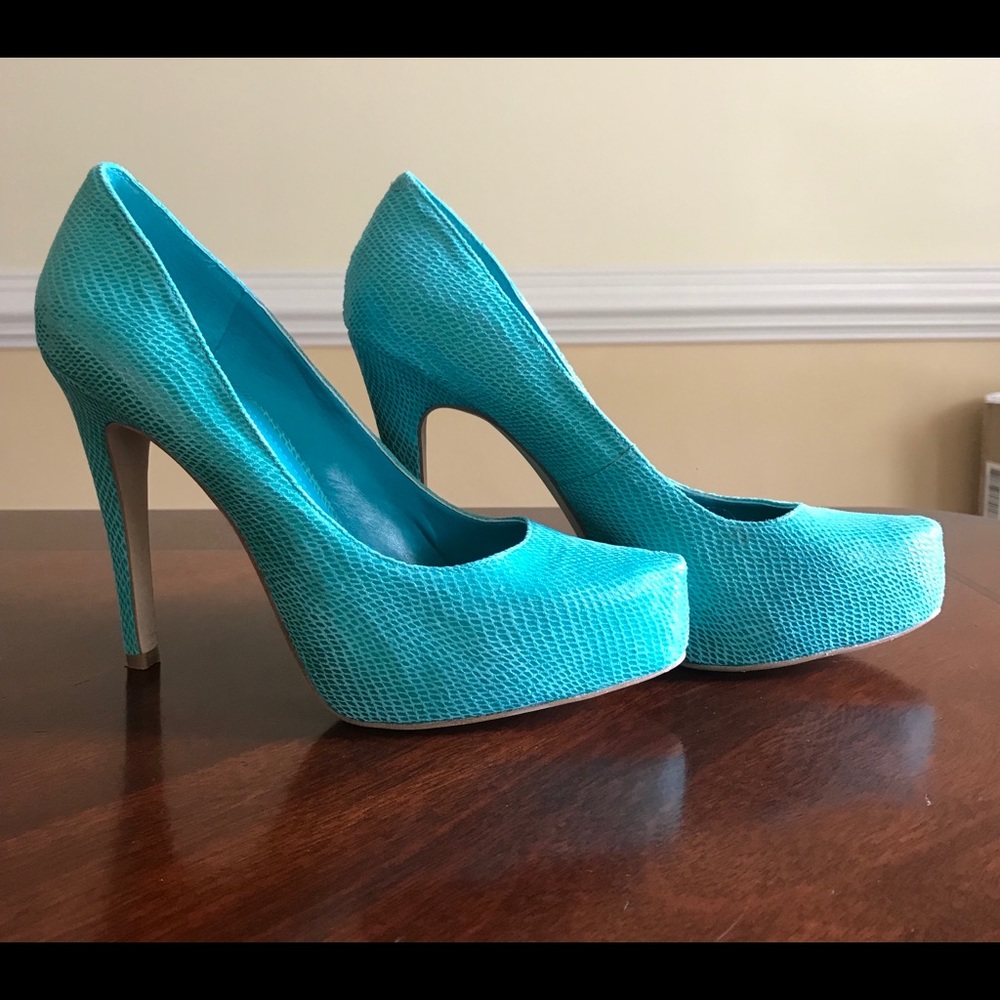 BCBGeneration Parade Platform Pump